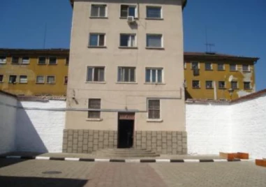 Двама затворници избягаха от затвора в Ловеч