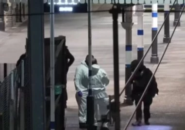 Има двама задържани за атаката с нож във влак в Англия