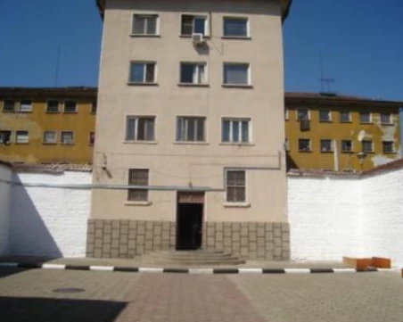 Двама затворници избягаха от затвора в Ловеч