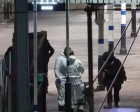 Има двама задържани за атаката с нож във влак в Англия