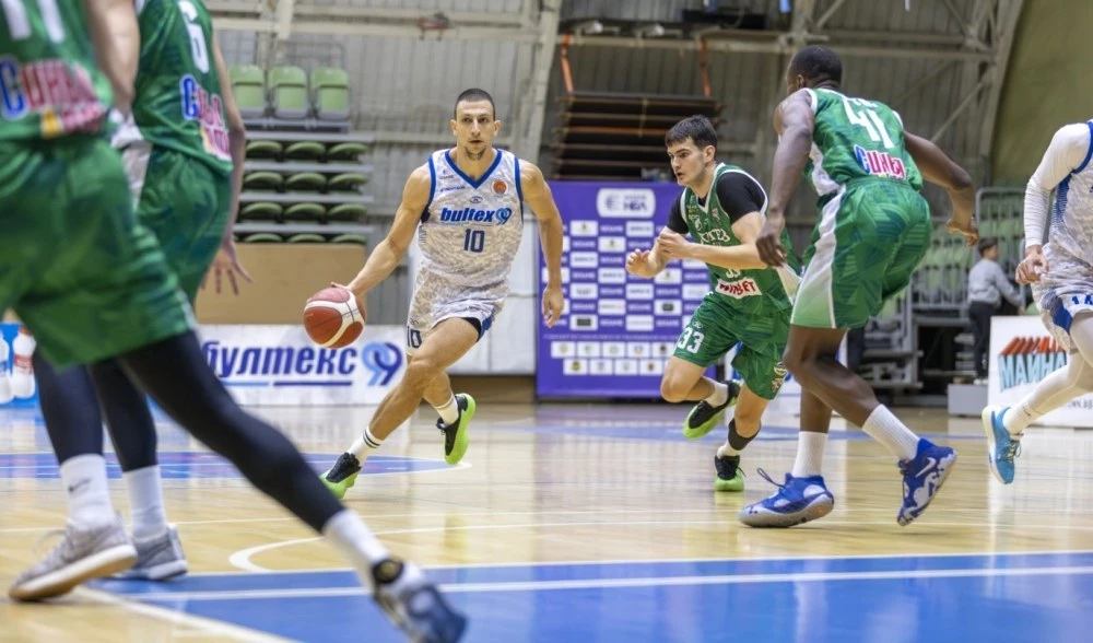 Академик с първи успех през сезона