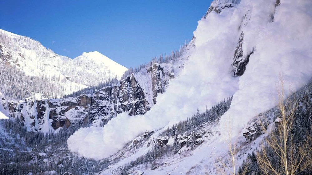 Лавина затрупа петима германски алпинисти, всичките загинаха