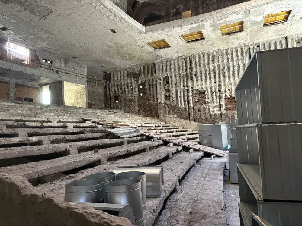 Реконструкцията на кино „Космос