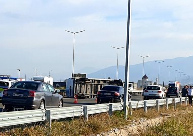 Катастрофа на пътя Пловдив - Асеновград край Крумово, движението е затруднено