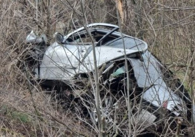 Мъж и жена загинаха при тежка катастрофа край Тервел