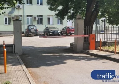 Пиян чужденец буйства в Пловдив – строши бариерата на болница