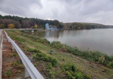 След бедственото положение: Установиха незаконни тръби на язовира в Николово