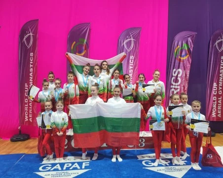 България с бляскав дебют на Световното първенство по Въздушна Акробатика