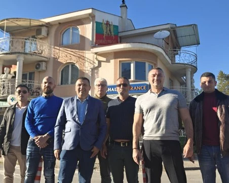 Димче Ямандиев: Не съм дал знамето на Цеца, но българският флаг се веел и ще продължи да се вее във Велес