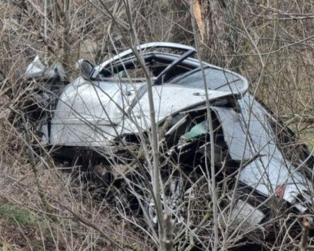 Мъж и жена загинаха при тежка катастрофа край Тервел