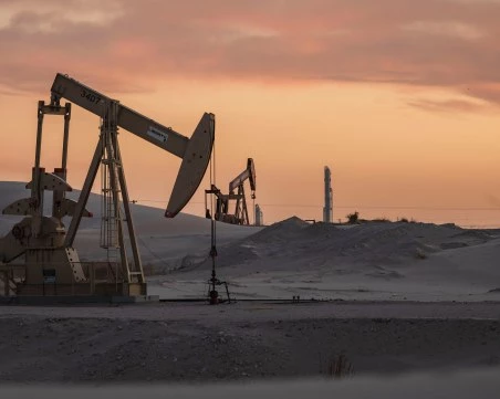 Петролът поскъпна след решението на ОПЕК+