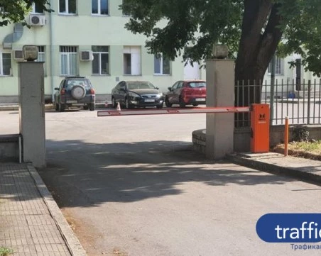 Пиян чужденец буйства в Пловдив – строши бариерата на болница