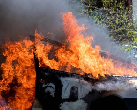 Подпалиха автомобила на водещ немски политик в Хамбург