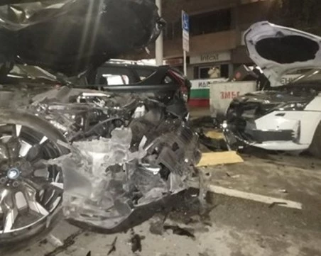 Шофьорът, помел шест паркирани автомобила в София, е бивш шеф в държавната „Автомагистрали