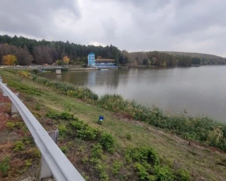 След бедственото положение: Установиха незаконни тръби на язовира в Николово