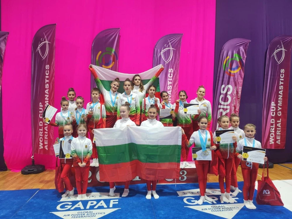 България с бляскав дебют на Световното първенство по Въздушна Акробатика