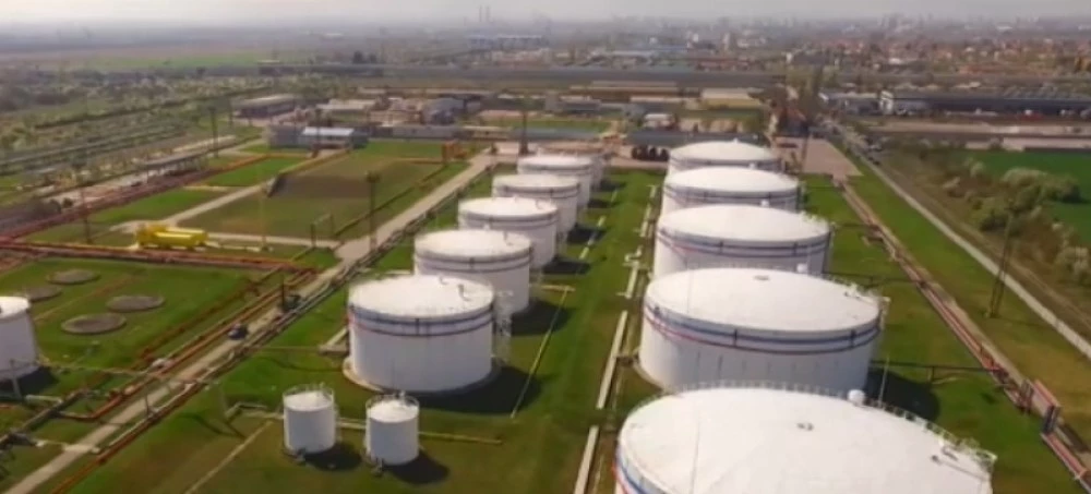 Складовете на държавния резерв са пълни с гориво и опасност от криза засега няма