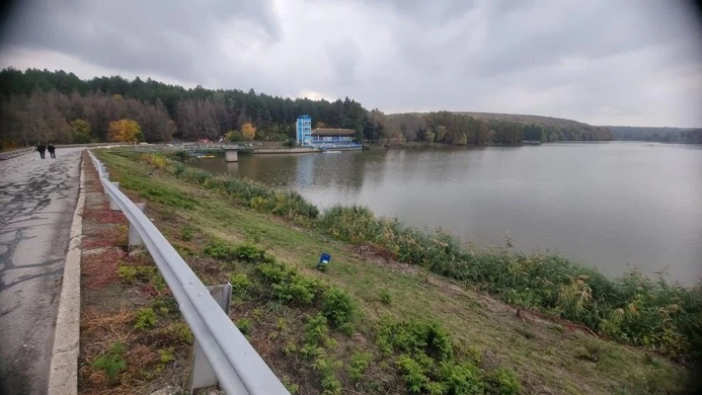 След бедственото положение: Установиха незаконни тръби на язовира в Николово