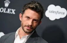 Актьорът Джонатан Бейли е обявен за най-сексапилният мъж на годината