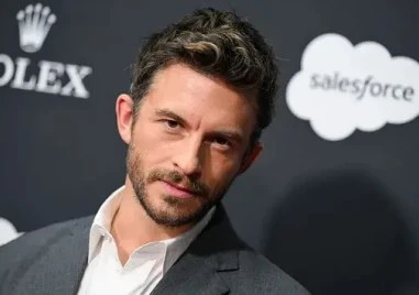 Актьорът Джонатан Бейли е обявен за най-сексапилният мъж на годината