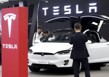 Голям инвеститор в Tesla призова да се отхвърли рекордния пакет за компенсация на Илон Мъск