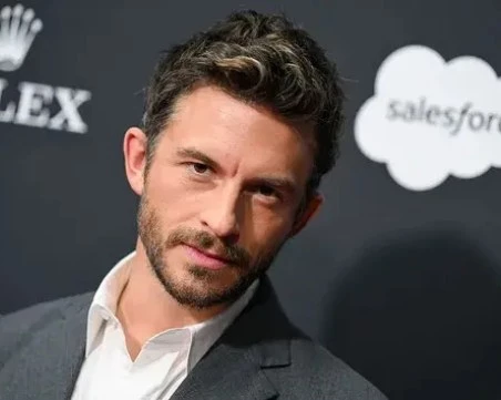 Актьорът Джонатан Бейли е обявен за най-сексапилният мъж на годината