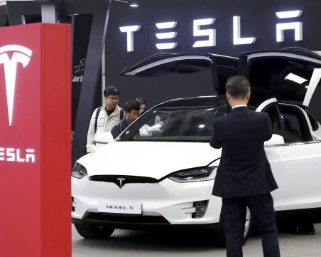 Голям инвеститор в Tesla призова да се отхвърли рекордния пакет за компенсация на Илон Мъск