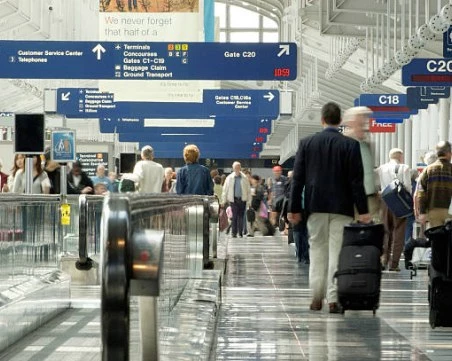 Опашки от чакащи по летищата на САЩ, има опасност от спиране на всички полети