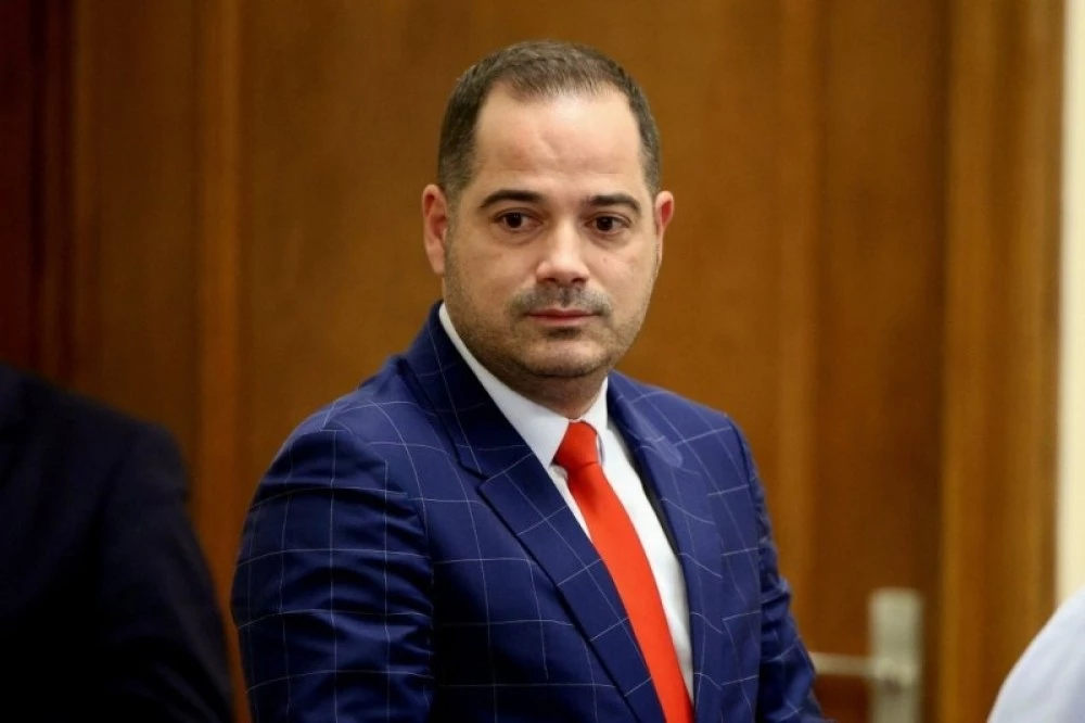 Калин Стоянов: Радев продължава да се вози на брониран Мерцедес, Шкодата е за пред медиите