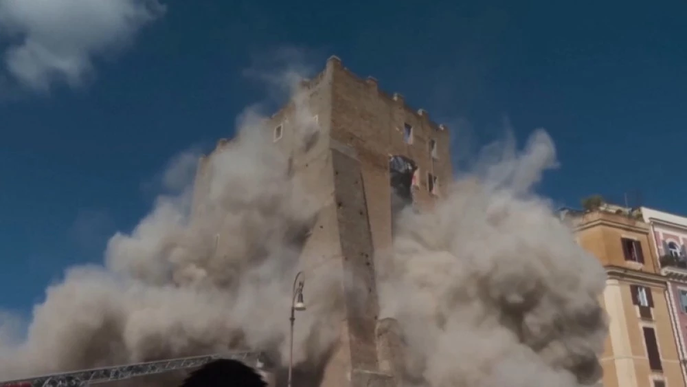 Почина работникът, изваден изпод руините на рухналата историческа кула в Рим