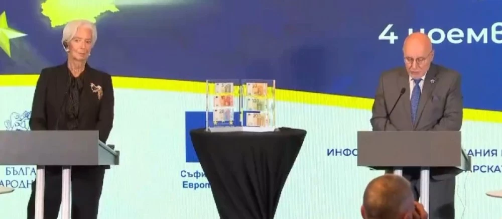 Председателят на ЕЦБ и управителят на БНБ показаха за първи път българските евробанкноти