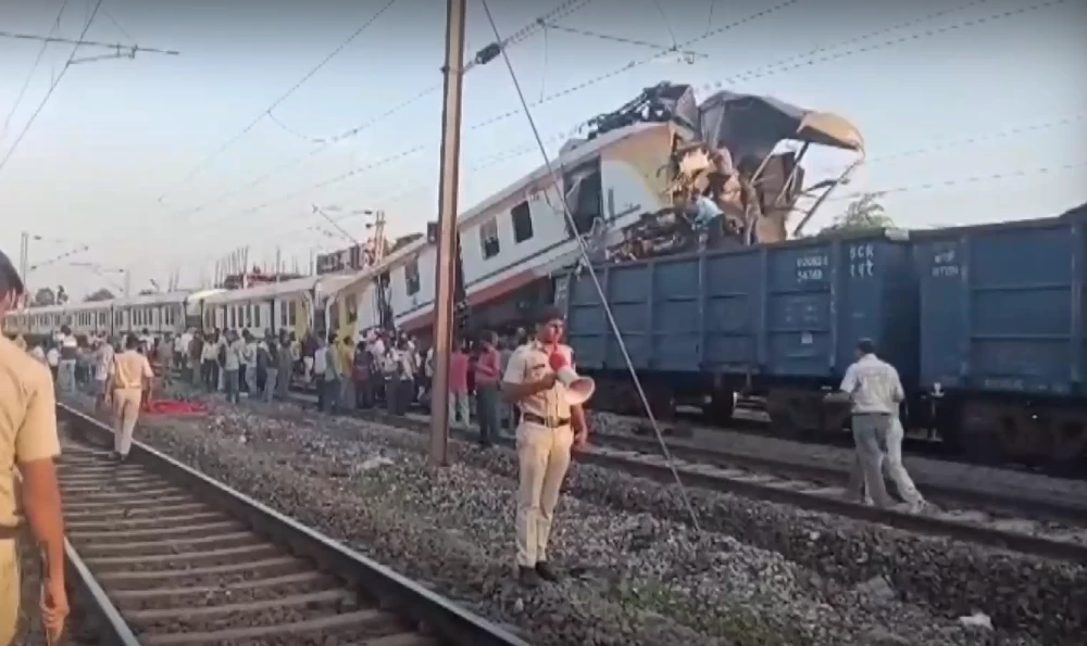 Сблъсък на два влака в Индия взе жертви