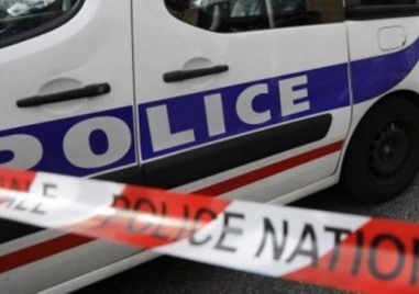 Кола се вряза в пешеходци във Франция, 10 души са ранени