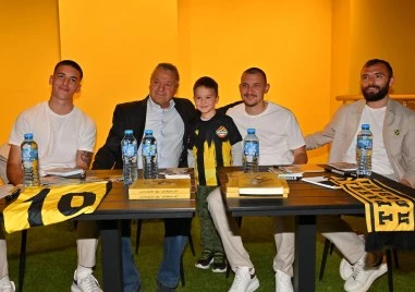 Петър Зехтински представи книгата си пред феновете на Ботев