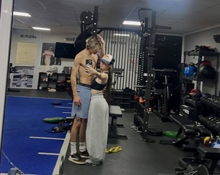 Никола Цолов потвърди връзката си с певицата Крисия