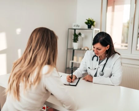 Обрат за парите на младите лекари: Увеличението ще се плаща през клиничните пътеки