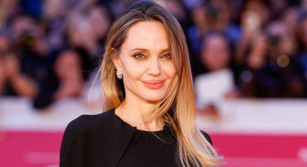 Анджелина Джоли се появи в Херсон с бронирана жилетка