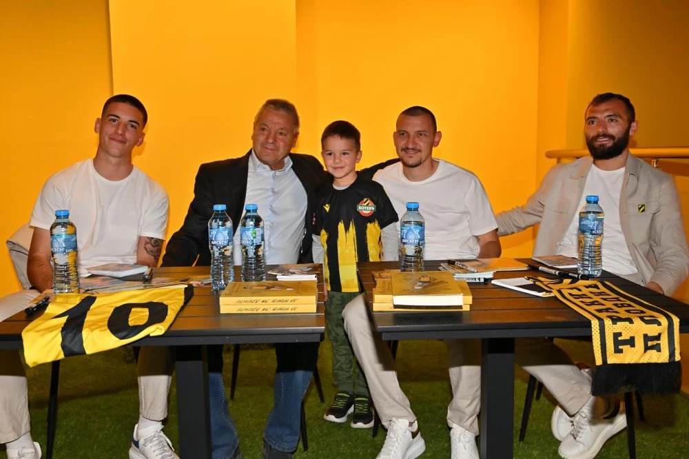 Петър Зехтински представи книгата си пред феновете на Ботев