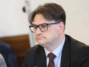 Въпреки писмо на МС:  Мариан Бачев назначи за шеф служителка в конфликт на интереси