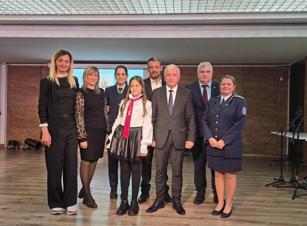 Ученичка от пловдивско училище с първа награда от конкурса на МВР 