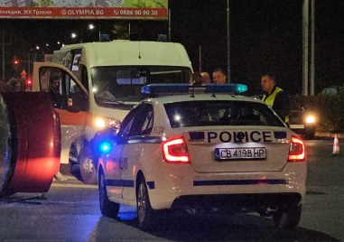 Млад шофьор колабира зад волана в Смирненски след съмнителна цигара, полиция и линейка блокираха кръстовището