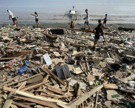 Извънредно положение във Филипините, след като тайфунът 