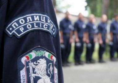 За празника: Почетен знак за пловдивски полицай и награди за 24 служители от районите