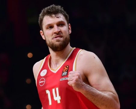 Продадоха потник на Везенков за благотворителност