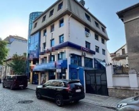 Сграда символ от банковия бум на 90-те търси нов собственик в Пловдив