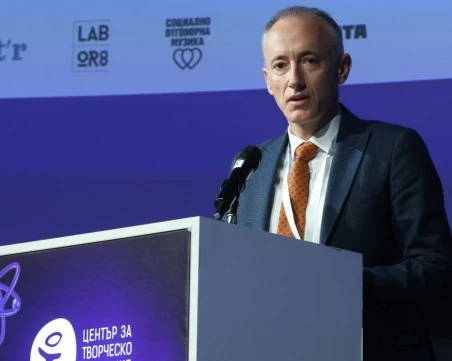 Вълчев: Учениците трябва да учат и чрез изкуствен интелект, а той да помага на учителите