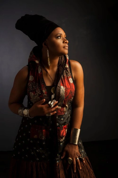 Джаз звездата Лиз Райт засажда дърво на Бунарджика