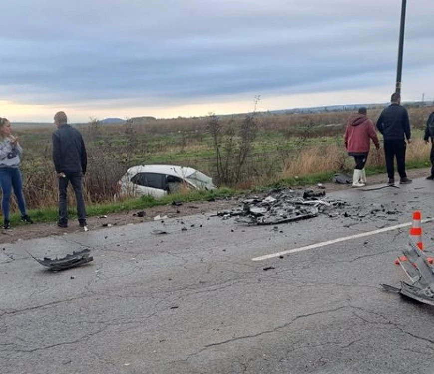 Един човек е загинал в тежка катастрофа с три коли край Сливен, пътят е затворен