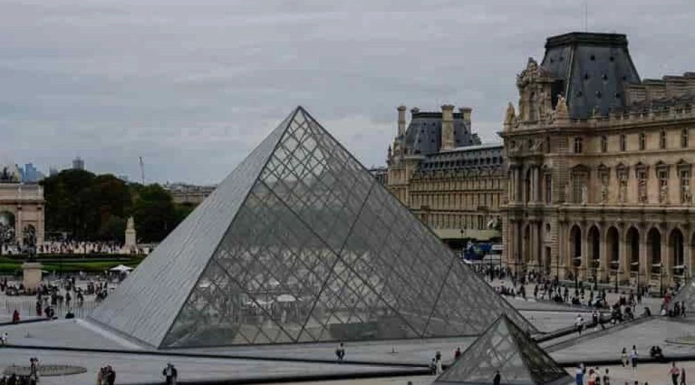 На този ден: Лувърът е официално открит за посещения