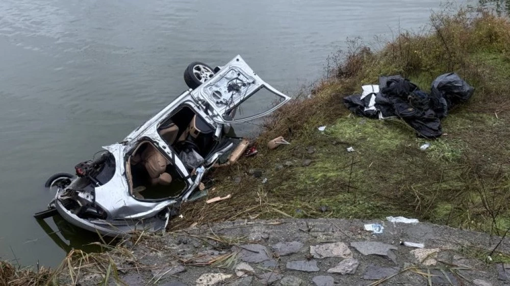 С до 160 км/ч е летяла колата с мигрантите, първо се забила в билборд, после паднала в езеро край Бургас